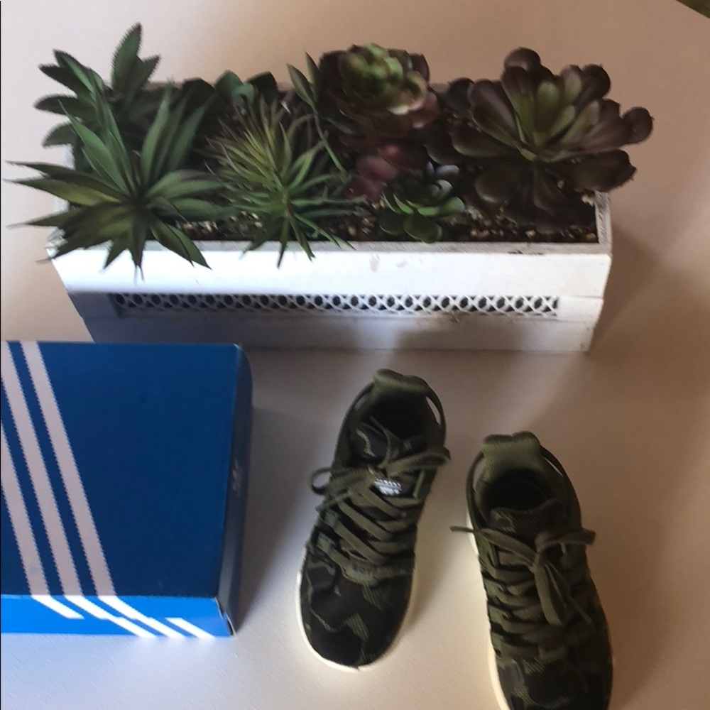 Boys/Girls Adidas Shoes